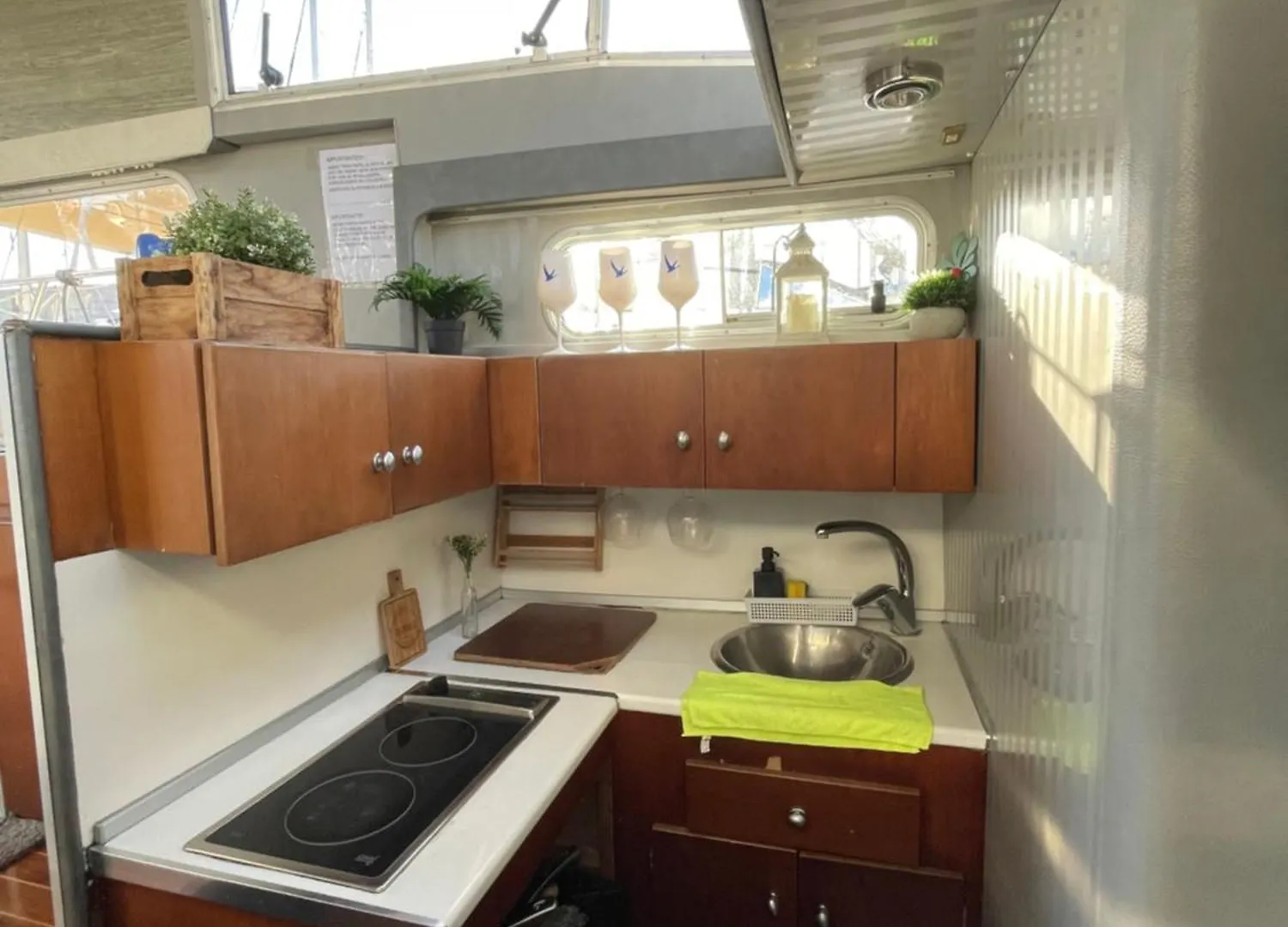 بوتيل The Floating Home سان أدريان دي بيزوس إسبانيا