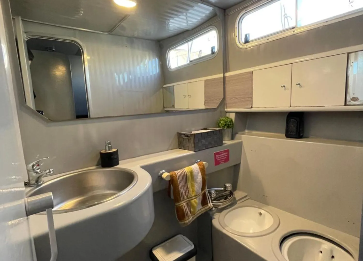 The Floating Home سان أدريان دي بيزوس بوتيل