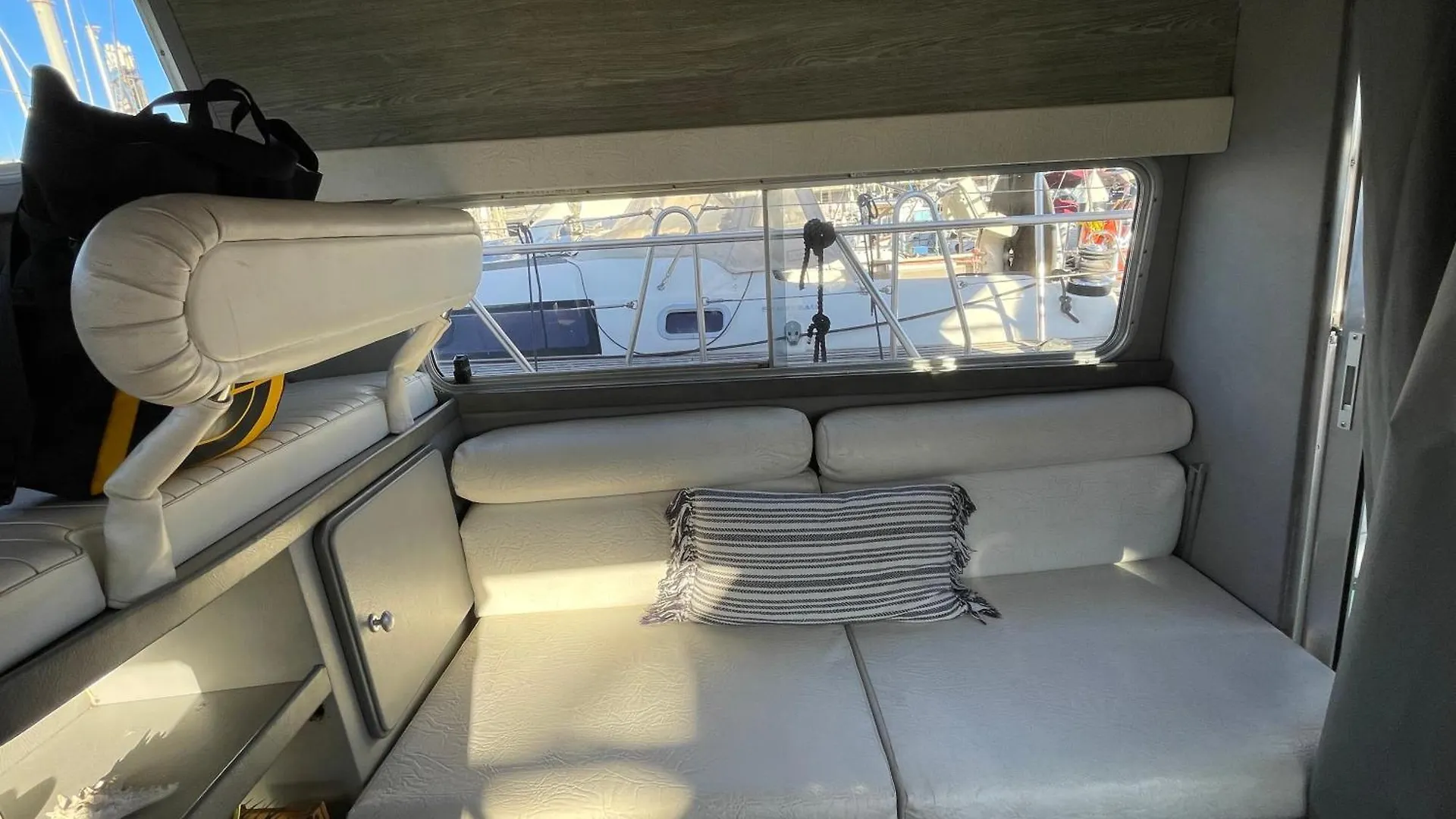 The Floating Home سان أدريان دي بيزوس 0*,  إسبانيا