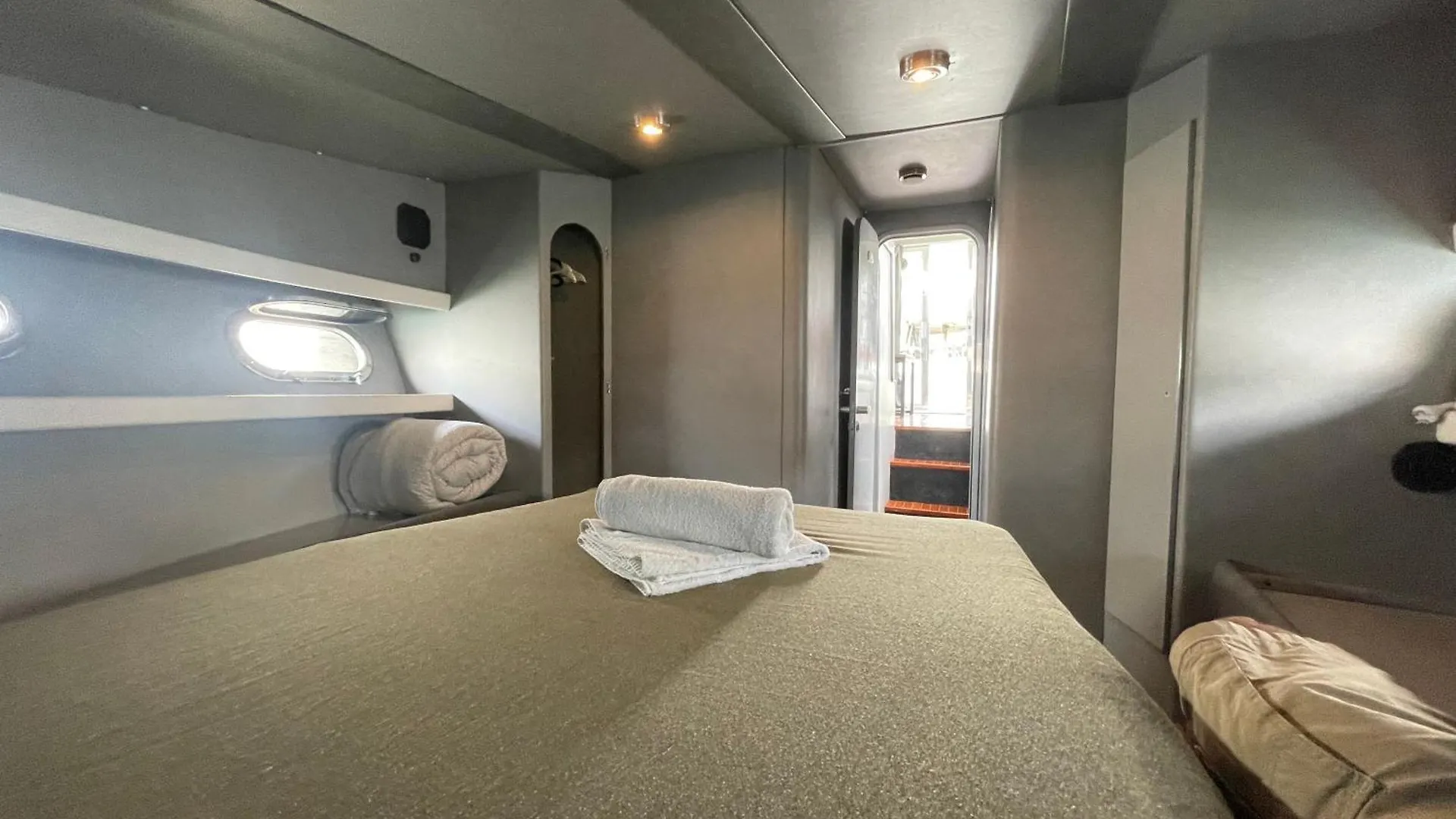 بوتيل The Floating Home سان أدريان دي بيزوس